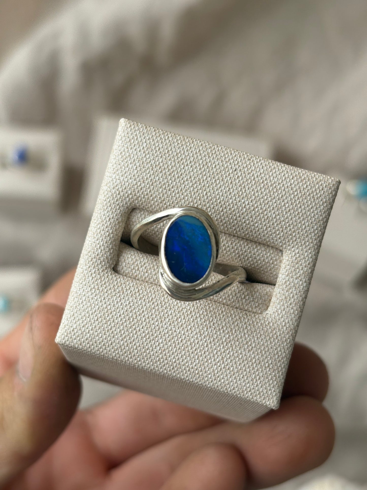 Opal Wave - Size Q / 8